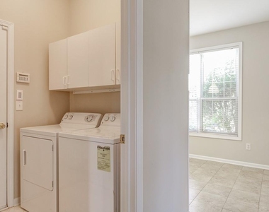 424 Kensington Parc Way - Photo Thumbnail 11