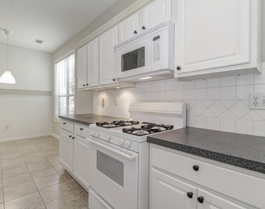 424 Kensington Parc Way - Photo Thumbnail 9