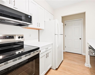 300 Johnson Ferry Road Ne - Photo Thumbnail 5