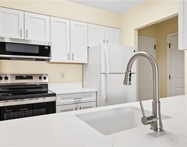 300 Johnson Ferry Road Ne - Photo Thumbnail 4