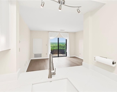 300 Johnson Ferry Road Ne - Photo Thumbnail 9