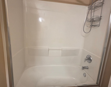 602 Arbor Circle - Photo Thumbnail 8