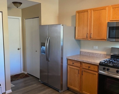602 Arbor Circle - Photo Thumbnail 3