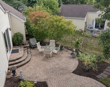1069 Devonshire Avenue - Photo Thumbnail 24