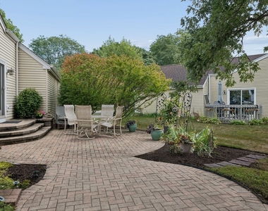 1069 Devonshire Avenue - Photo Thumbnail 23