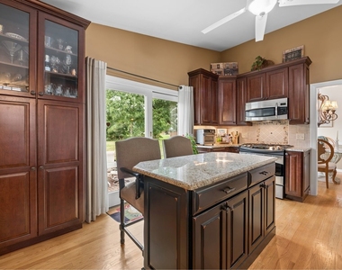 1069 Devonshire Avenue - Photo Thumbnail 5