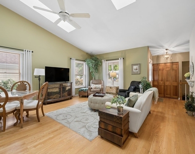 1069 Devonshire Avenue - Photo Thumbnail 2