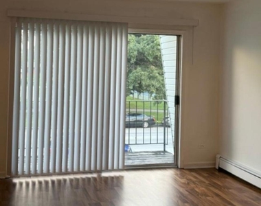 5733 W 103rd Street - Photo Thumbnail 1