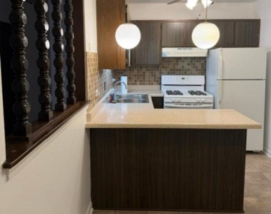 5733 W 103rd Street - Photo Thumbnail 2