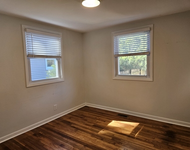 102 Kansas Street - Photo Thumbnail 6