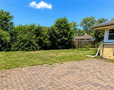 17140 University Avenue - Photo Thumbnail 12
