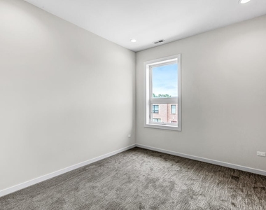 4906 S Saint Lawrence Avenue - Photo Thumbnail 16