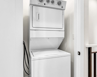 4906 S Saint Lawrence Avenue - Photo Thumbnail 17