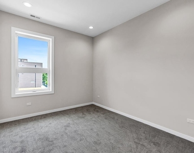 4906 S Saint Lawrence Avenue - Photo Thumbnail 12