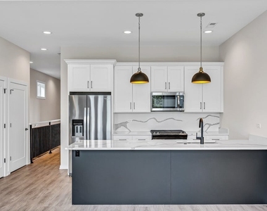 4906 S Saint Lawrence Avenue - Photo Thumbnail 2