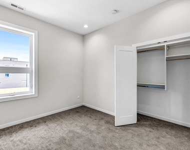 4906 S Saint Lawrence Avenue - Photo Thumbnail 15