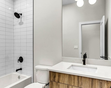 4906 S Saint Lawrence Avenue - Photo Thumbnail 13