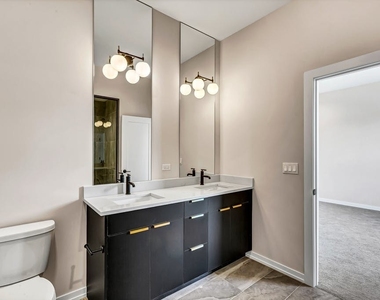 4906 S Saint Lawrence Avenue - Photo Thumbnail 8