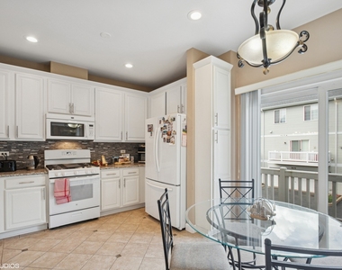 983 Mayfair Court - Photo Thumbnail 10