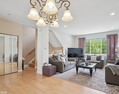 983 Mayfair Court - Photo Thumbnail 2