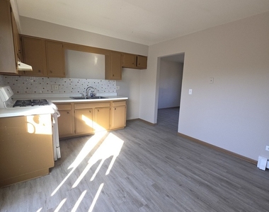1335 Abbott Drive - Photo Thumbnail 2