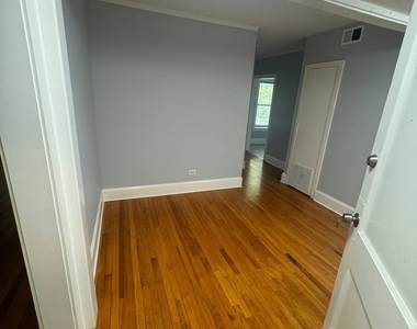7331 N Honore Street - Photo Thumbnail 9