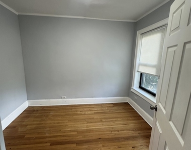 7331 N Honore Street - Photo Thumbnail 5