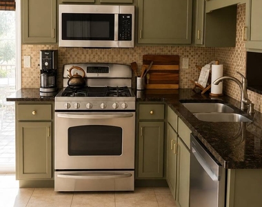 4072 N Newport Lane - Photo Thumbnail 5