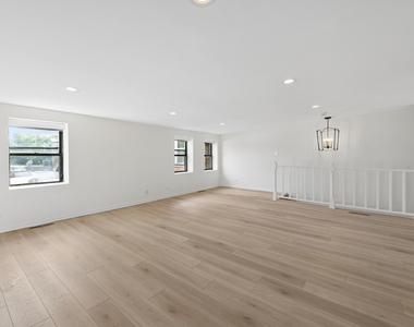 937 W Armitage Avenue - Photo Thumbnail 3