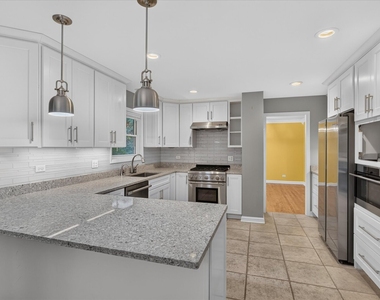 857 W Lanark Lane - Photo Thumbnail 11