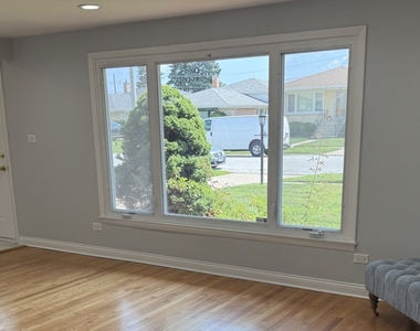 656 Saginaw Avenue - Photo Thumbnail 4