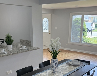 656 Saginaw Avenue - Photo Thumbnail 8