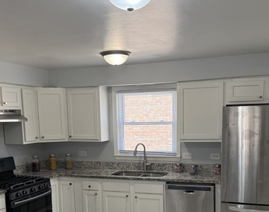 656 Saginaw Avenue - Photo Thumbnail 16