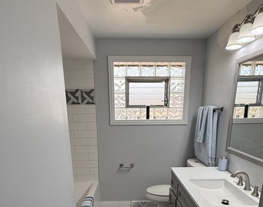 656 Saginaw Avenue - Photo Thumbnail 19