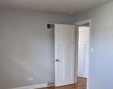 656 Saginaw Avenue - Photo Thumbnail 26