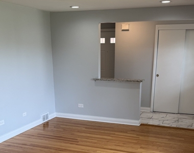 656 Saginaw Avenue - Photo Thumbnail 6