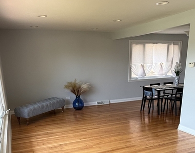 656 Saginaw Avenue - Photo Thumbnail 1