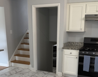 656 Saginaw Avenue - Photo Thumbnail 13