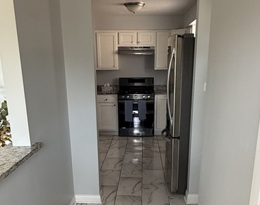 656 Saginaw Avenue - Photo Thumbnail 2
