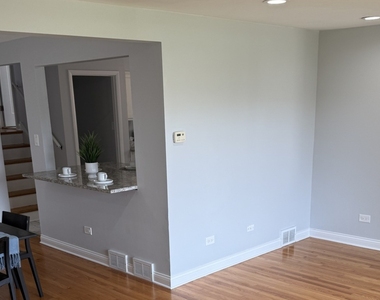 656 Saginaw Avenue - Photo Thumbnail 7