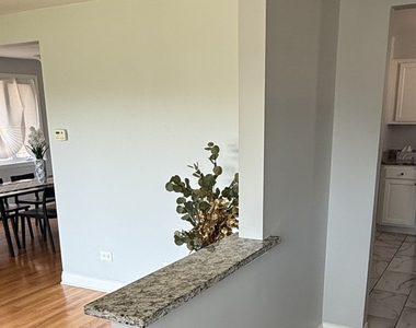 656 Saginaw Avenue - Photo Thumbnail 3