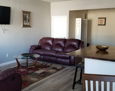 1402 5th Street - Photo Thumbnail 3