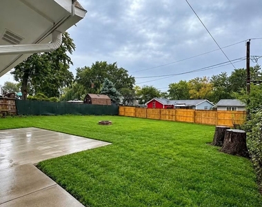 7127 Glenwood Lane - Photo Thumbnail 1