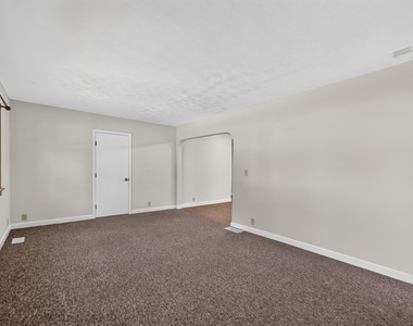 223 Ellen Street - Photo Thumbnail 6