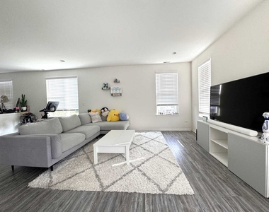 4107 Winslow Court - Photo Thumbnail 3