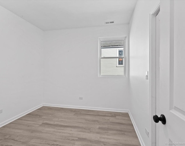 6346 S Evans Avenue - Photo Thumbnail 5