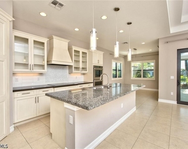 9336 Woodhurst Drive - Photo Thumbnail 4