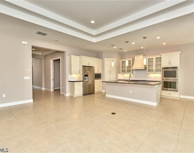 9336 Woodhurst Drive - Photo Thumbnail 2