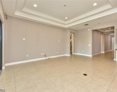 9336 Woodhurst Drive - Photo Thumbnail 5