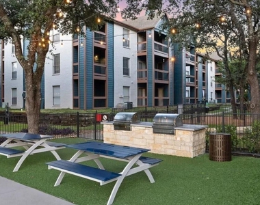 10951 Laureate Drive - Photo Thumbnail 3